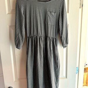 Stretch cotton midi dress. Comfy fit. 3/4 length sleeves